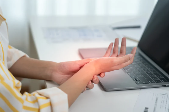 How Physical Therapy Can Help with Carpal Tunnel Syndrome